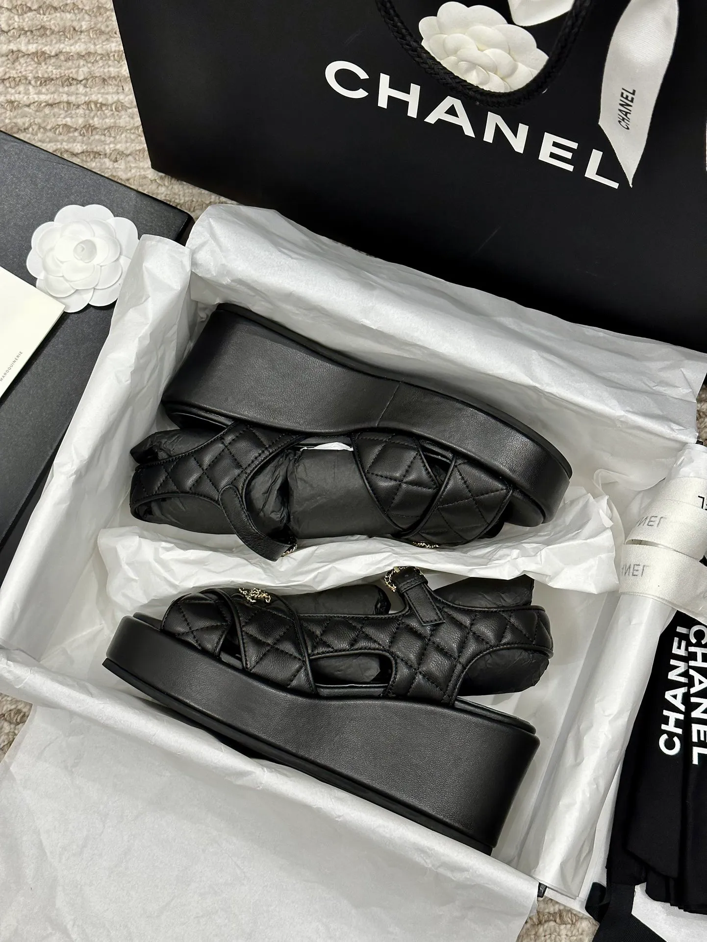 👟👟Ex-factory price 480👟👟 CHANEL C Jia Xiaoxiang 23ss new wedge heel open toe high heel sandals. Top counter quality. The moment you put it on your feet, it is still super stunning. 🔥All materials are customized according to the original version! Upper: imported first-layer calfskin/imported fragrant cloth/ lining: imported sheepskin, foot pad: sheepskin sole: outsole imported from Italy Size number: 34-40